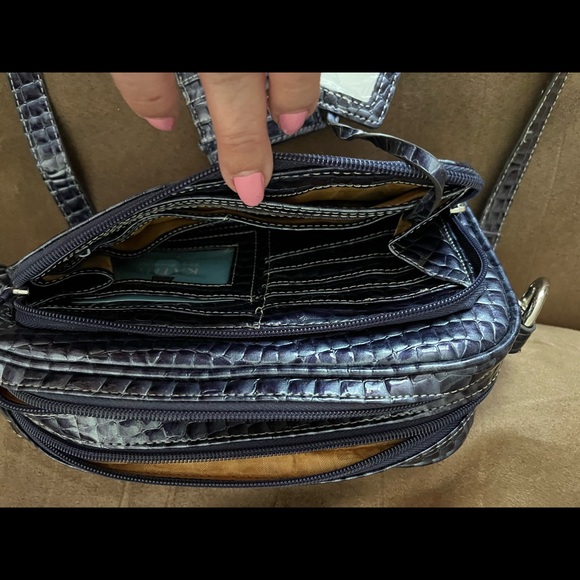 Kathy Van Zeeland crossbody purse - Picture 3 of 8